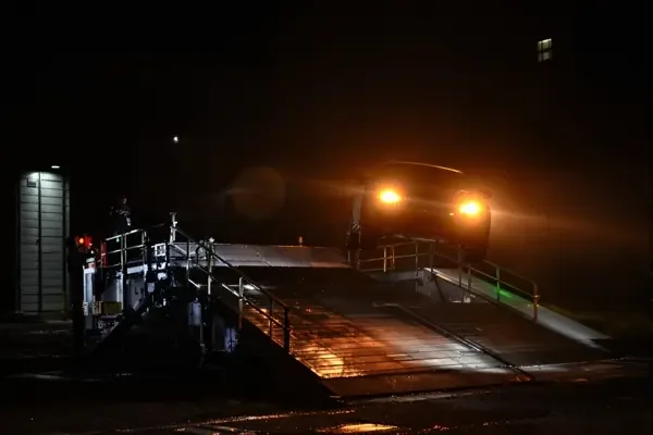 飞车特技：极夜追凶追车戏拆解 - 情趣内衣加盟